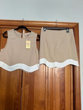 NWT ENTRO Beige Two-Piece Scallop Hem Skirt Set with White Trim
